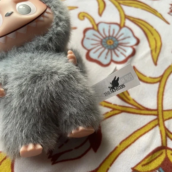 POP MART THE MONSTERS Labubu Pin for Love - Vinyl Plush Pendant “W” - Picture 2 of 4